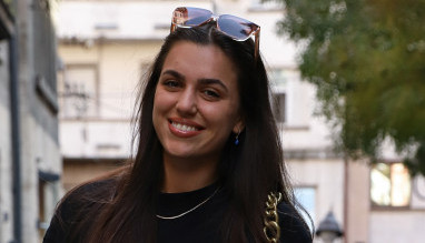 Studentkinja Tijana je ovih dana bila u centru PAŽNJE: Autfit poput supermodela, dokazala je da i CRNA odeća može da "otvori" sa OVIM detaljima