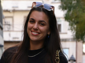 Studentkinja Tijana je ovih dana bila u centru PAŽNJE: Autfit poput supermodela, dokazala je da i CRNA odeća može da "otvori" sa OVIM detaljima