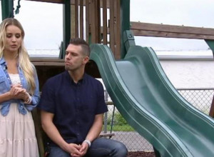 Pronašao je dve bebe u SMEĆU i doneo ih kući: Kada ih je njegova žene ugledala primetila je nešto STRAŠNO na njima!