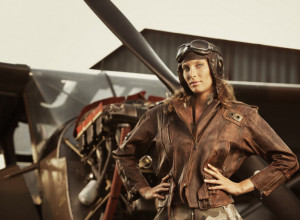 Pilotske jakne su NEZAOBILAZNI trend: Tople su, odlično se KOMBINUJU, a mi smo PRONAŠLE najatraktivnije modele