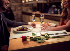 Nemojte se sjuriti u propast: Ova 3 pitanja nikako nemojte postavljati na prvom sastanku, totalno su pogrešna