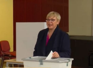 DRUGI KRUG PREDSEDNIČKIH IZBORA U SLOVENIJI: Do 11 sati glasalo 248.000 birača!