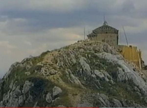 "IZA RUŠENJA KAPELE NA LOVĆENU STAJAO TITO" Mitropolit Joanikije o skrnavljenju Njegoševog groba: Posetio je Cetinje i ohrabrio na ZLO cetinjske odbornike