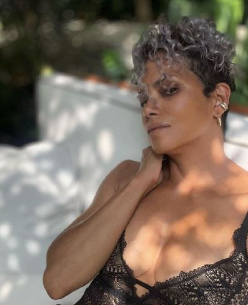 Hali Beri izgleda SAVRŠENO i u šestoj deceniji: Saznala da bojule od OVE bolesti pa poočela da drži DIJETU koju mnoge žene OBOŽAVAJU!