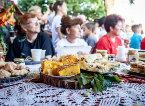 Ružni su im naši ČVARCI i PODVARAK? Svetski magazin je izbacio spisak 10 NAJGORIH SRPSKIH jela i udarili su nam na PONOS!
