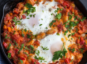 Za doručak spremite dimljeni PASULJ i pečena JAJA: Ovakav OBROK će vam dati potrebnu energiju tokom dana