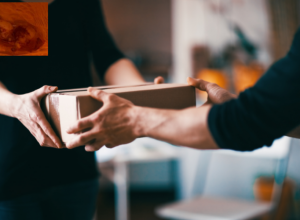 Najluđe INTERNET prevare: Devojka je naručila PANTALONE, a kad je otvorila PAKET ugledala je nešto na šta nikada ne bismo POMISLILI