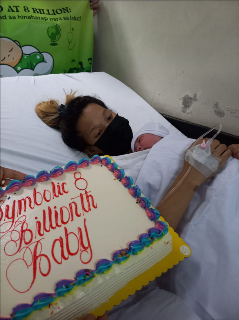 Planeta sad broji OSAM MILIJARDI ljudi: Ova beba je postala SIMBOL rasta nataliteta