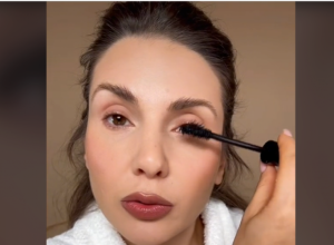 EFEKAT veštačkih TREPAVICA: Naučite da stavite pravilno MASKARU, ovako se postižu najbolji REZULTATI  (VIDEO)