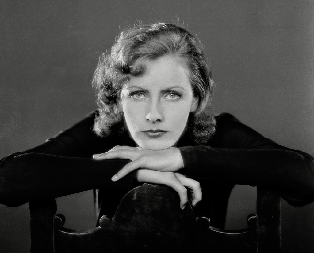 Tajanstveni život HOLIVUDSKE glumice: Greta Garbo je večita misterija, niko nikad nije znao gde ŽIVI, nije volela LJUDE i bila je velika ŠKRTICA