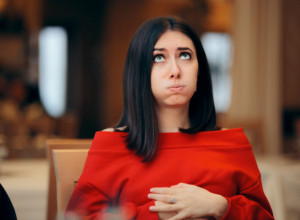 Žena se porodila USRED večere sa PRIJATELJIMA: Gosti NISU imali pojma šta se događa, ovako je to sakrila od njih