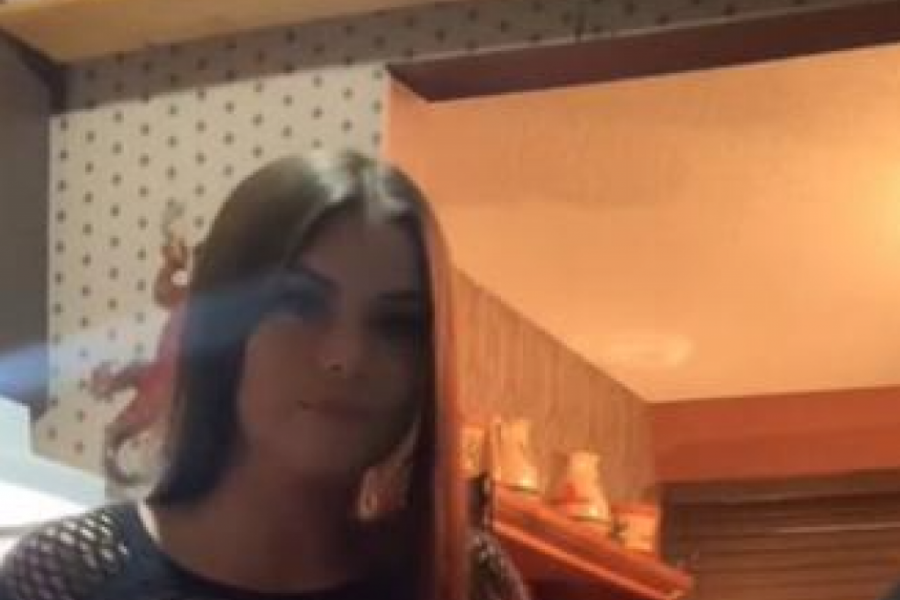 Tinejdžerka je pronašla MAMINU odeću iz mladosti: Kad je shvatila koliko je OSKUDNA nije mogla da dođe sebi (VIDEO)