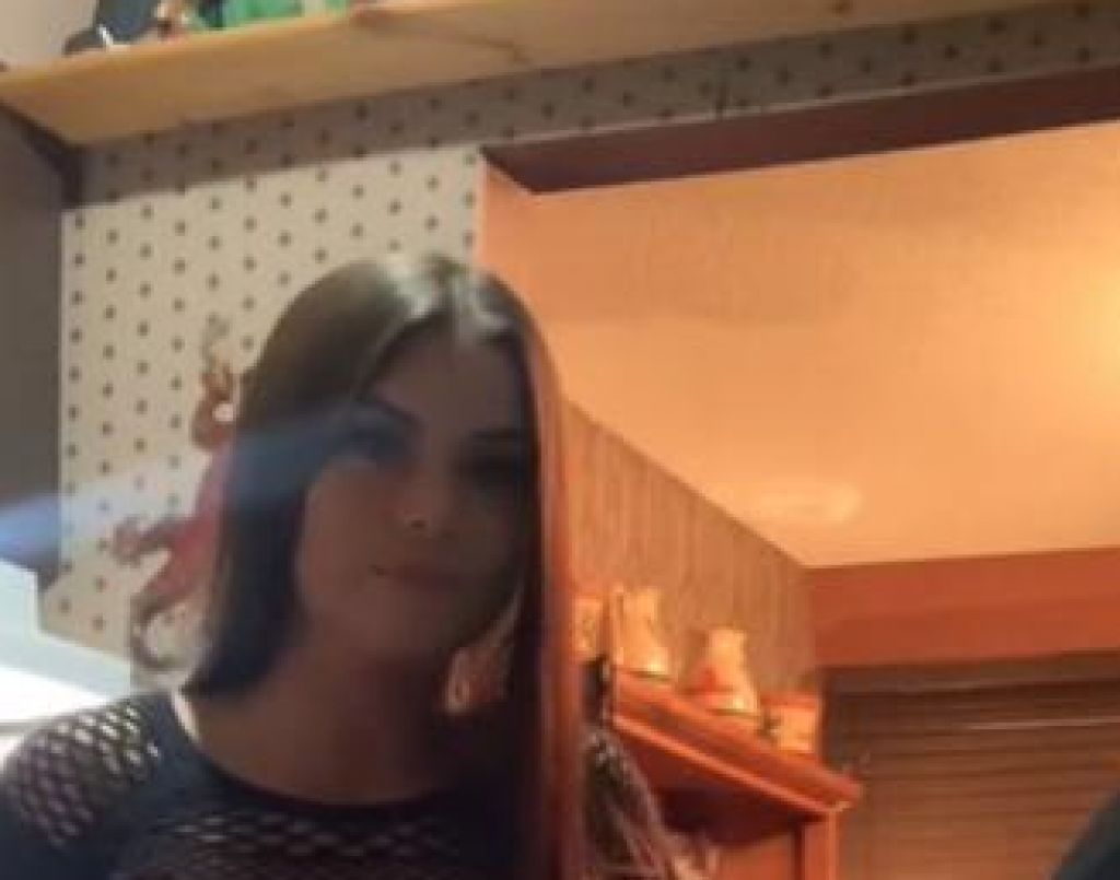 Tinejdžerka je pronašla MAMINU odeću iz mladosti: Kad je shvatila koliko je OSKUDNA nije mogla da dođe sebi (VIDEO)