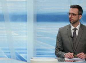 Gledali ste je u mnogim DOMAĆIM serijama: Da li znate ko je SUPRUGA poznatog voditelja Vladimira Jelića?