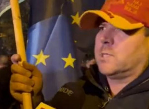 (VIDEO) "KOMITE" PORUČILE SA PROTESTA: Najveći problem nam stvara SRPSKA PRAVOSLAVNA CRKVA
