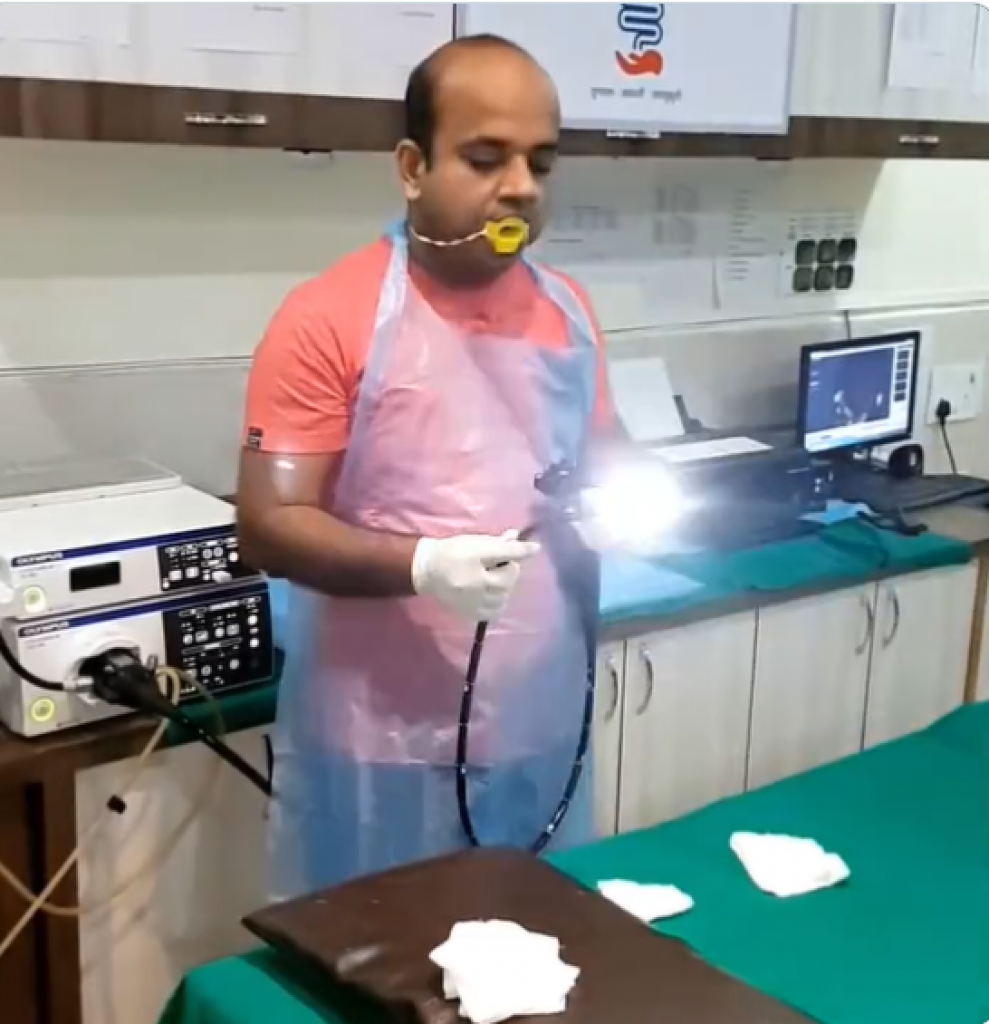 Doktor je sam sebi uradio GASTROSKOPIJU, a razlog je neverovatan