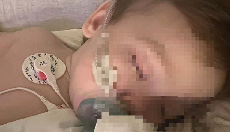 Beba zbog KOMPLIKACIJA završila na RESPIRATORU: Ovaj VIRUS najviše pogađa decu i STARE, a ovi SIMPTOMI se mogu RANO uočiti