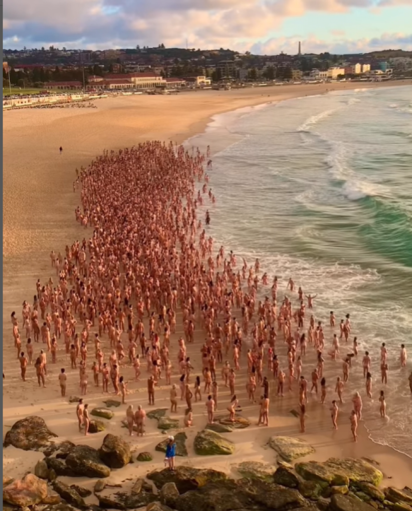 Skroz GOLI pozirali na plaži: Ovako su u Australiji obeležili borbu protiv "NACIONALNOG RAKA"