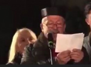 (VIDEO) SMEHOTEKA NA PROTESTU "IMA NAS": "Komita" poručuje da nema drugu domovinu osim Crne Gore, a živi u Švajcarskoj!