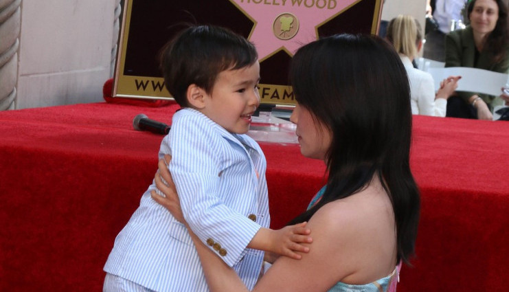 Na SLAVNOJ glumici tragovi STAROSTI se ne vide: Proslavila je 54. rođendan, predrasude su je tokom života PRATILE, govorili su joj da neće USPETI, a danas joj se svi DIVE