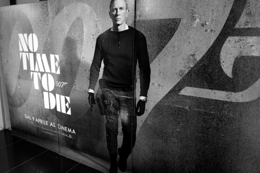 Šuška se da je ovo NOVI Džejms Bond: Izgleda kao BOG, a supruga mu je poznata rediteljka koja je od njega STARIJA 23 godine!