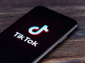 BUKA OKO ZABRANE TIK-TOKA: Da li ga treba zabraniti? (ANKETA)