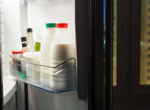 Malo ljudi ovo zna: Mleko će duže ostati sveže ukoliko ga pomešate sa ovim