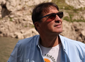 Bivša supruga Jovana Memedovića je PRELEPA žena: Sa njom je proveo DVE DECENIJE života i vešto je čuvao od očiju JAVNOSTI