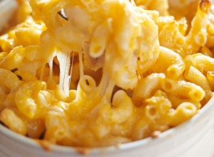 Napravite NAJKREMASTIJE makarone sa sirom: Caka je u OVOM jednostavnom dodatku, oduševićete se koliko su UKUSNIJE!