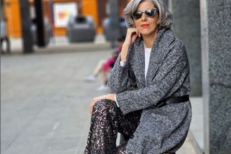 Modna influenserka (50), objasnila kako uvek da izgledate MLADO: Godine joj ništa ne mogu, a DŽEMPER za koji se opredelila možete kupiti manje od 5.000 dinara!