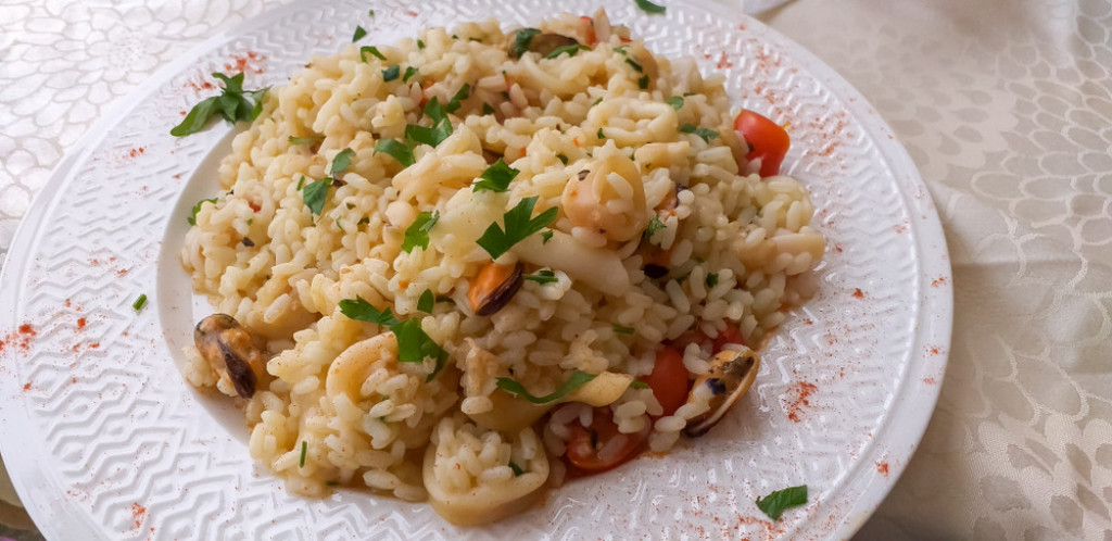 Rižoto sa MORSKIM plodovima: Tradicionalni RECEPT koji morate da ZAPAMTITE