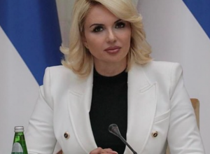 Sako Darije Kisić IDEALNO ističe STRUK: Savršen je uz CRNU kombinaciju i jako je ELEGANTAN