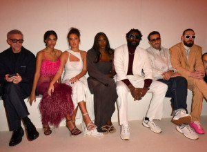 Dizajner koji povezuje NESPOJIVO i slavi PRIRODNU lepotu: Svi su gledali u Pamelu Anderson i Irinu Šajk, njihova IZDANJA su glavna tema REVIJE