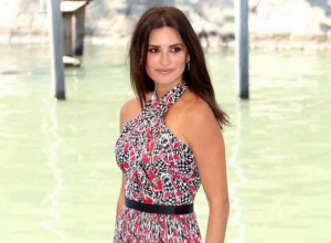 Frizura Penelope Kruz koja BRIŠE godine s lica: Svi su ODUŠEVLJENO gledali u NJU i zbog HALJINE, kombinacija je čista DESETKA