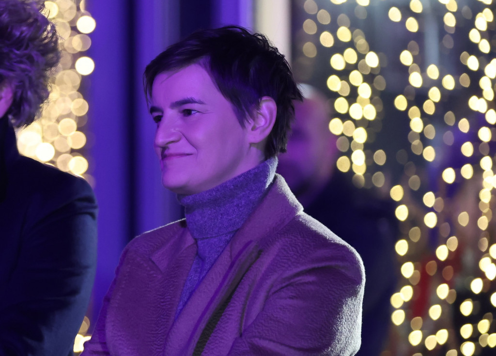 Ana Brnabić i Milica Đurđić zajedno diktiraju MODNE trendove: Obe nose POPULARNE odevne komade, ne zna se kojoj LEPŠE stoji