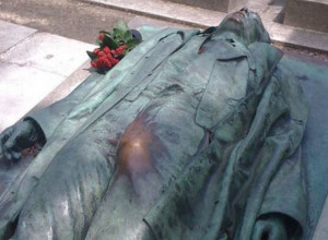 NAJPERVERZNIJI grob na svetu: Godišnje nekoliko hiljada žena hrli ka njemu, evo i zašto (FOTO)