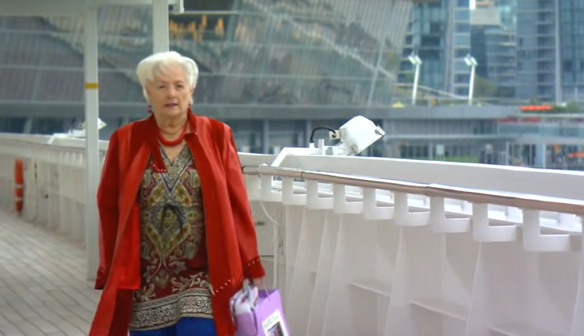 Prenzionerka (94) rasprodala sve i preselila se na LUKSUZNI kruzer: Tvrdi da je NAJBOGATIJA beskućnica na svetu, a ŽALI samo zbog ove stvari