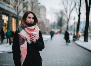 Devojka traži savet: "Nakon sastanka dečko me je umesto kući odveo na stanicu da sama čekam autobus, ima li nade za nas?