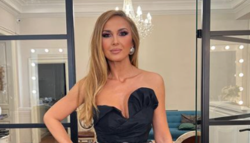 Stajling Aleksandre Radović je za čistu DESETKU: Crno-beli kombinezon koji ističe GRUDI i STRUK, idealan za zimske dane, a zbog jednog detalja vredi kao milion dolara