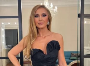 Stajling Aleksandre Radović je za čistu DESETKU: Crno-beli kombinezon koji ističe GRUDI i STRUK, idealan za zimske dane, a zbog jednog detalja vredi kao milion dolara