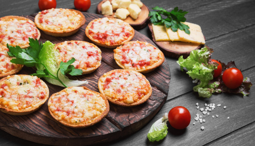 Recept za MINI PICE koji će deca obožavati: Ukusno i sočno jelo idealno je za doručak