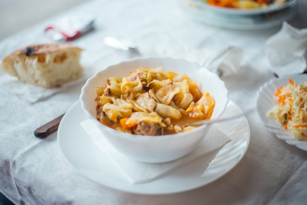 Recept za starinski SVADBARSKI kupus: Tradicionalno jelo kojem retko ko može da odoli