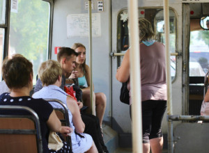 Odbila sam da ustanem starici u prevozu: Ljudi su me gledali kao da sam najgora na svetu, a ja sam imala značajan razlog zašto sam to uradila