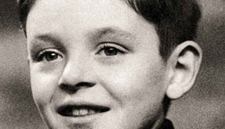 Možete li da prepoznate DEČAKA sa fotografije? Čuveni je GLUMAC, ženio se TRI puta, a sa ćerkom JEDINICOM ne razgovara