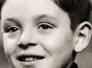 Možete li da prepoznate DEČAKA sa fotografije? Čuveni je GLUMAC, ženio se TRI puta, a sa ćerkom JEDINICOM ne razgovara