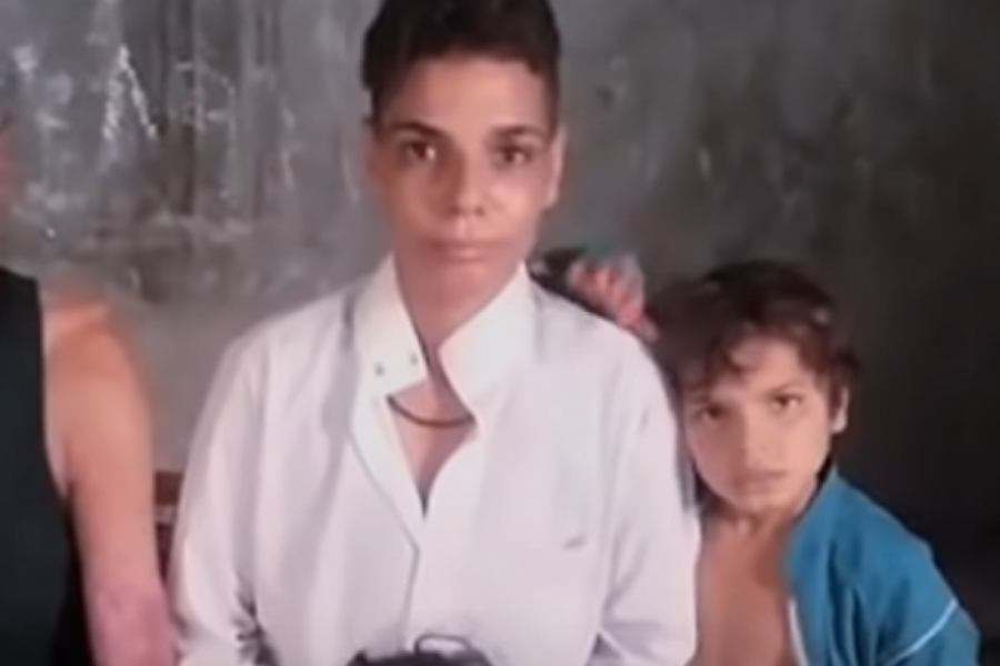 Žena se ČETIRI godine pretvarala da je MUŠKARAC: Ima troje dece, prodala je BUBREG, a njena priča je razlog zašto je proglašena za MAJKU GODINE