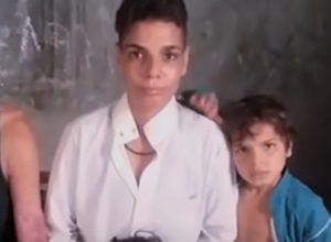 Žena se ČETIRI godine pretvarala da je MUŠKARAC: Ima troje dece, prodala je BUBREG, a njena priča je razlog zašto je proglašena za MAJKU GODINE