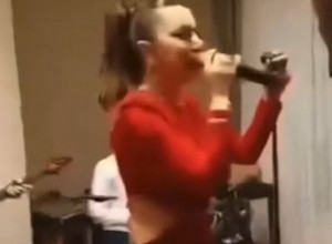 (VIDEO) JADRANKA NE MOŽE S MIROM: Na "komitskom" slavlju ponovo provocirala Srbiju