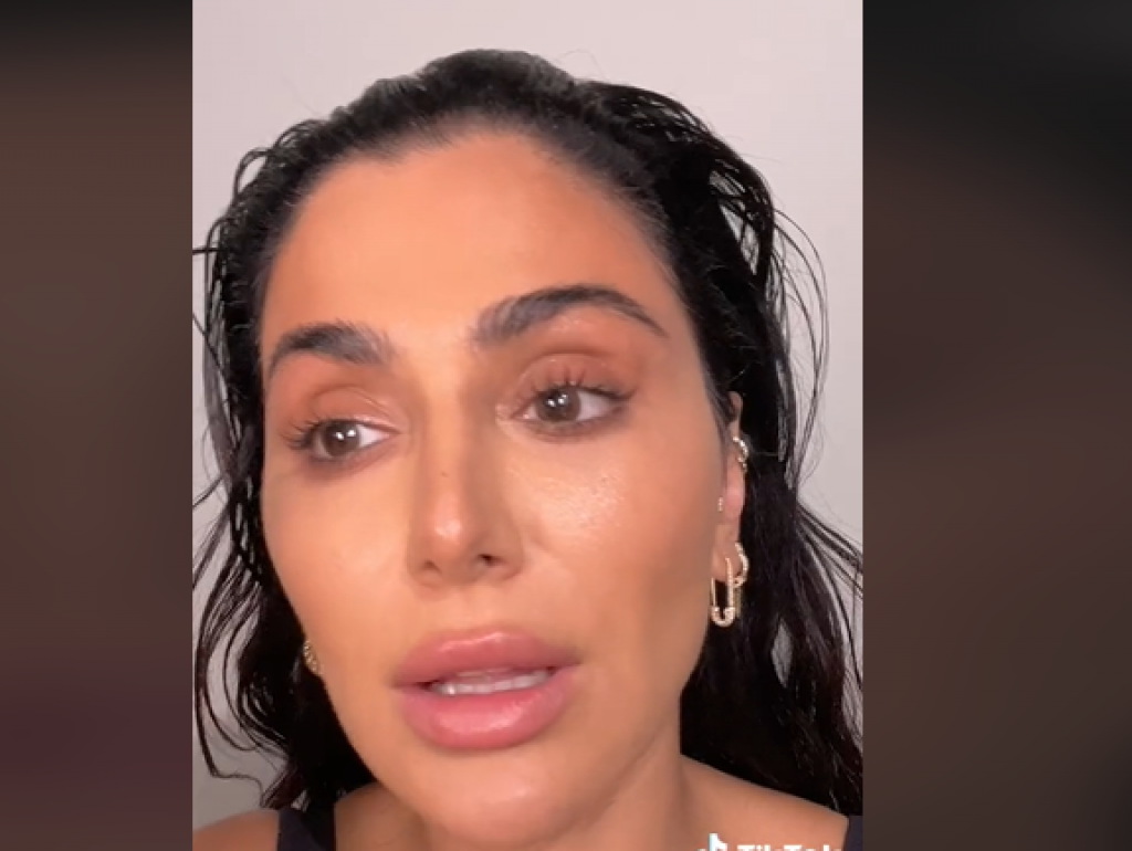 Žene poludele za novim TikTok trendom: Cilj je da izgledate kao da ste isprskane VODOM, evo kako to izgleda i zašto svi tvrde da je neverovatno privlačno