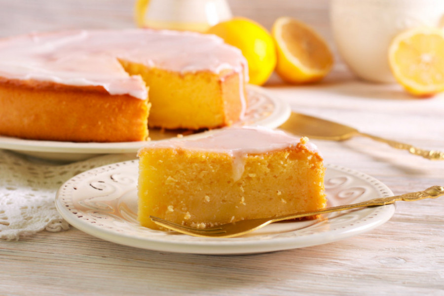 Desert iz 2022. godine je ZALUDEO svet: Svi traže recept za KLASIČAN kolač sa pomorandžom od samo TRI sastojka